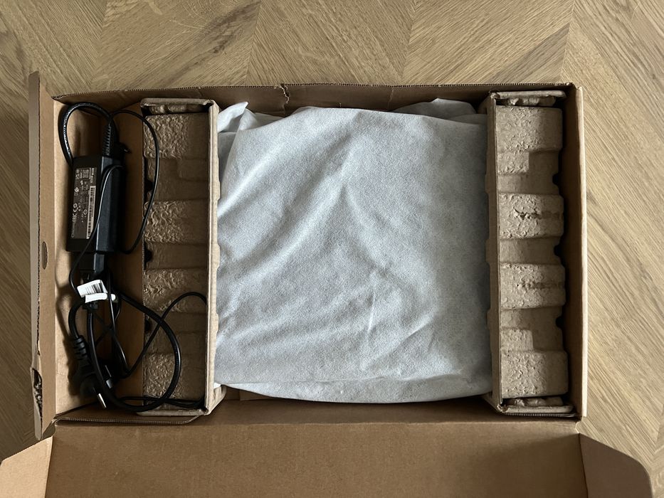 Sprzedam laptopa Acer Extensa 15 i3 8GB ram 256 GB gwarancja jak nowy