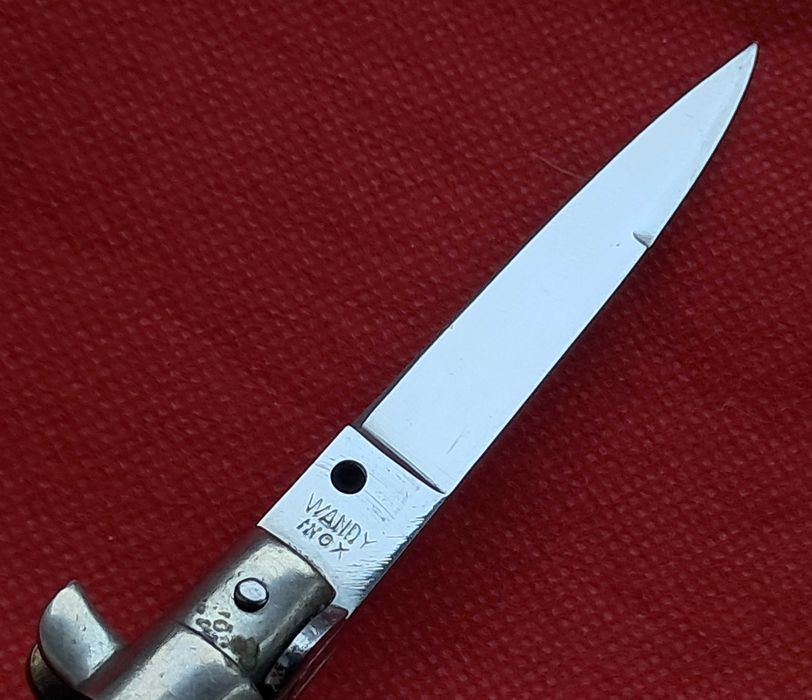 Stary ciekawy noz sprężynowy