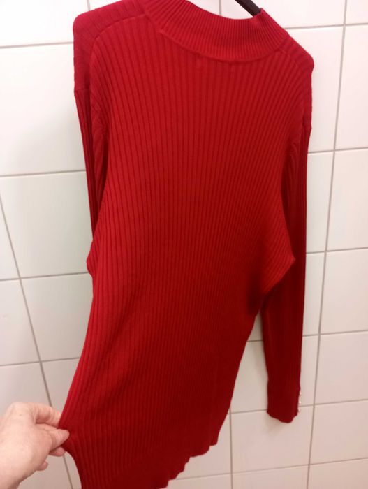 Sweterek cienki, przy ciele, ściągacz, ciemna czerwień
