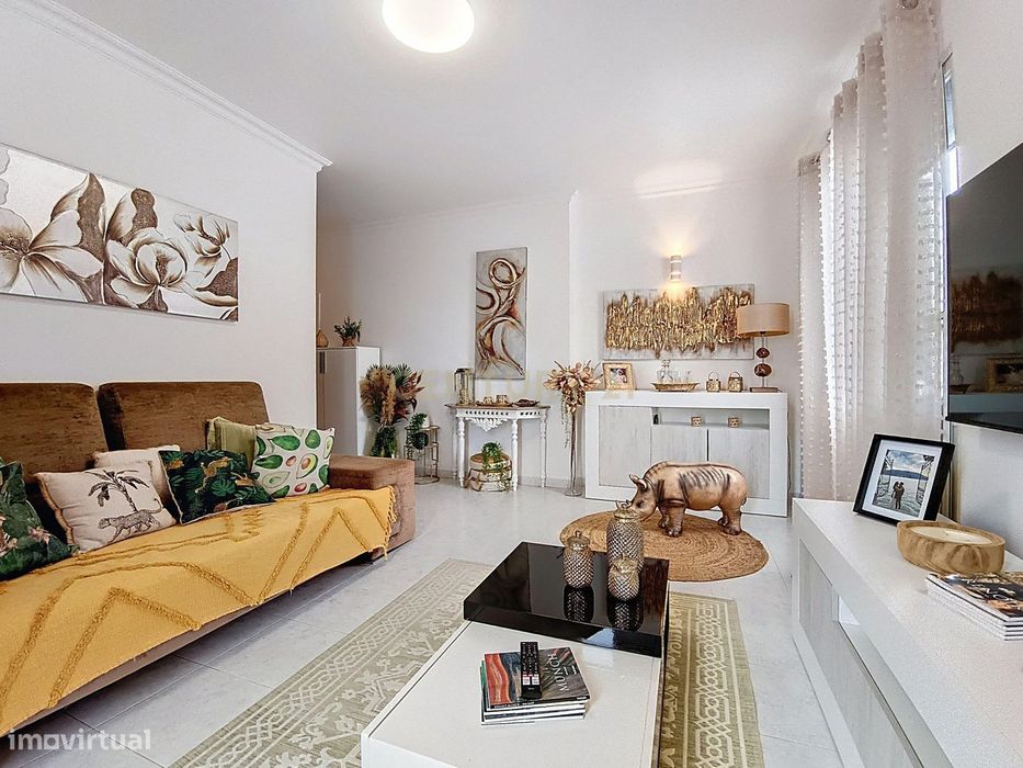 Moradia dividida em 7 apartamentos