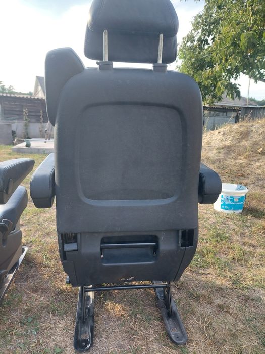 Сидіння капітанки Mercedes Benz 639-447