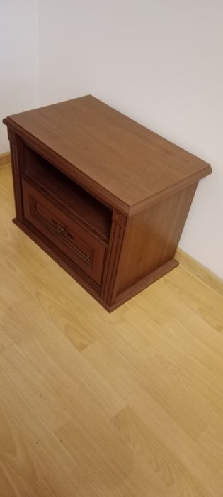mała stylowa szafka nocna z szufladą stylius czereśnia antyczna