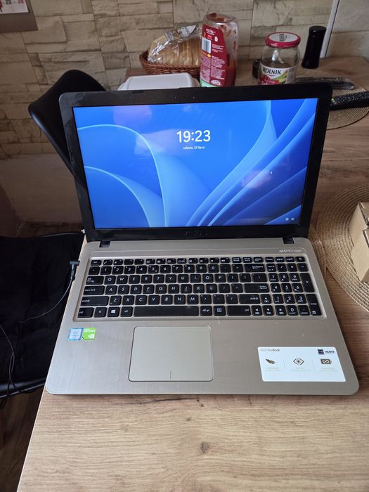 Laptop Asus R540U