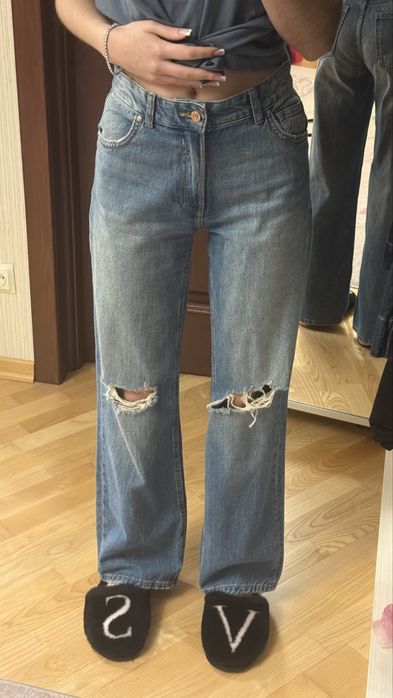 джинси з дірками bershka