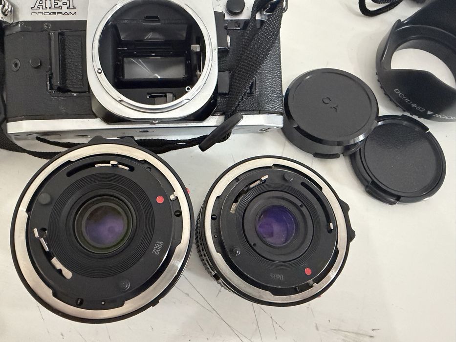 Canon AE-1 Program com 2 lentes, 28mm e 35-79mm