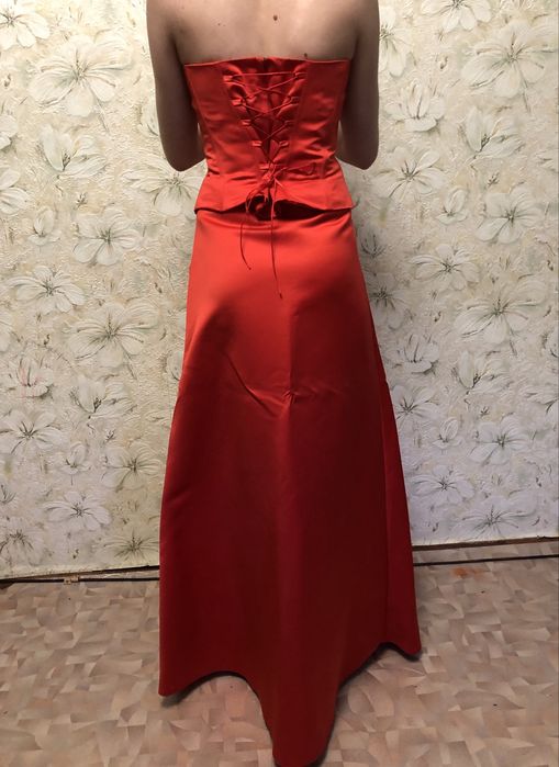 Платье подружки невесты. Красный костюм для дружки.