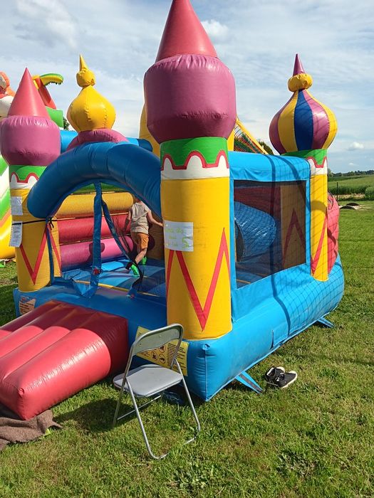 Sprzedam zjeżdżalnie i  zamek dmuchany