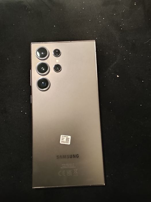 Bundle Samsung: S24 Ultra Titanium Black (256 GB) + Watch 6 Classic 47