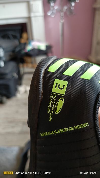Buty do gry w piłkę.