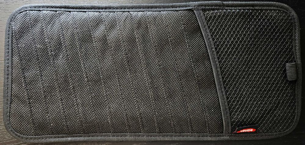 Etui na 12CD do auta - na zasłonę przeciwsłoneczną.