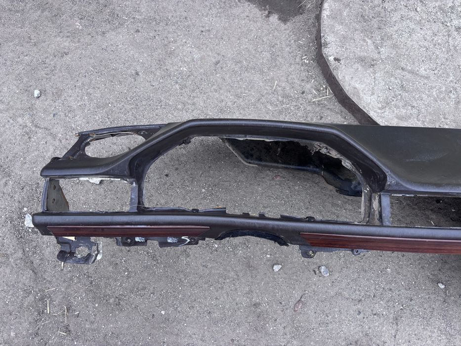 Приборна панель Mercedes w124