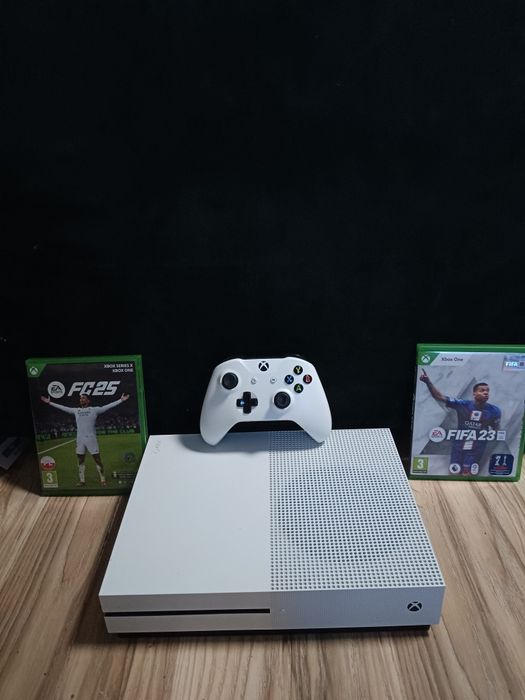 Xbox one s 1 tb  Fc 25 i Fifa 23