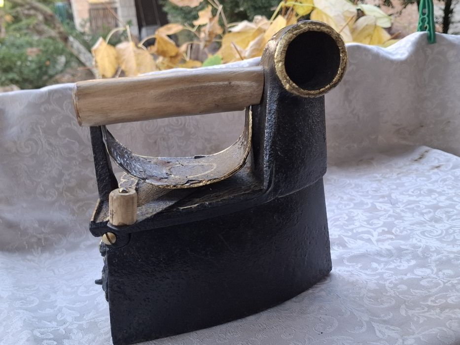 Żelazko węglowe typ komin.