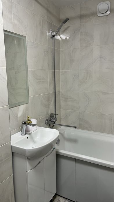 Подобово!Посуточно!Оренда!Затишна та чиста квартира!ЦЕНТР. 2-й ПОВЕРХ!