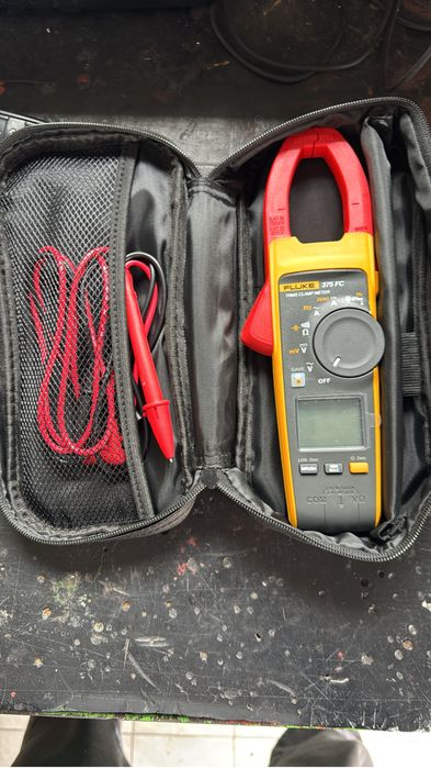 Fluke375 FC Bezprzewodowy miernik cęgowy 600 A AC/DC True RMS.