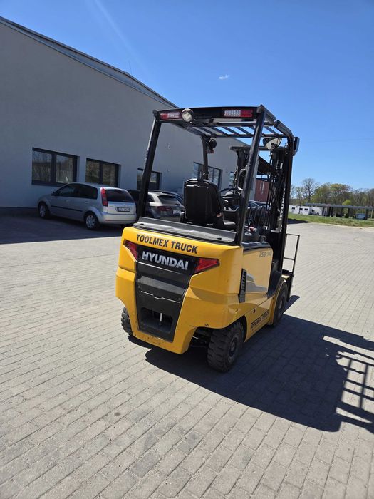 wózek widłowy Hyundai 25B-9U 2022r  Tylko 527 mh  Stan bardzo dobry