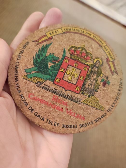 Duas bases para copos antigas