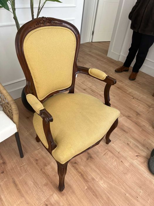 Cadeirão Bergere (estilo Luís XV) com forro amarelo