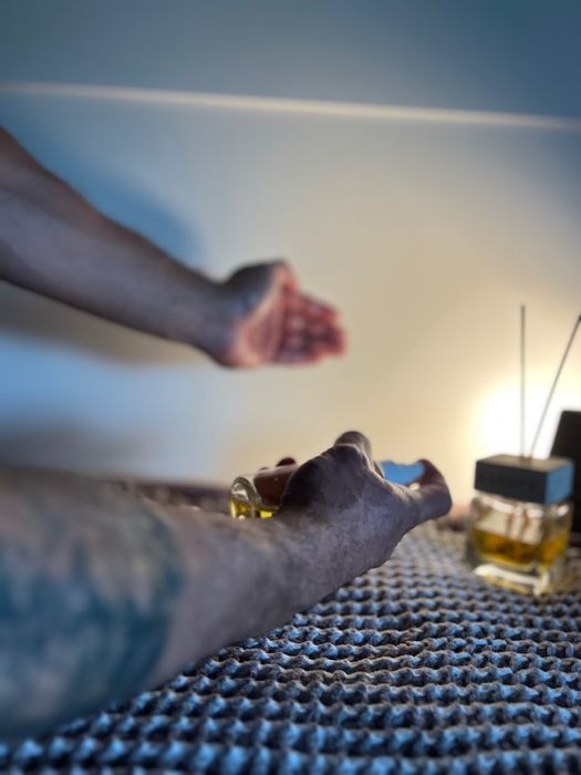 Болить спина? Масаж спини та шиї з виїздом на дом