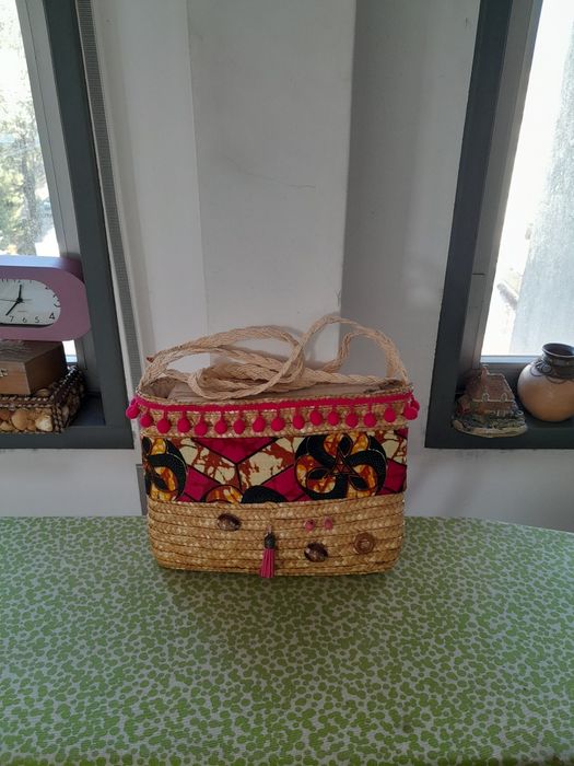 Vendo Mala de Senhora muito bonita como nova