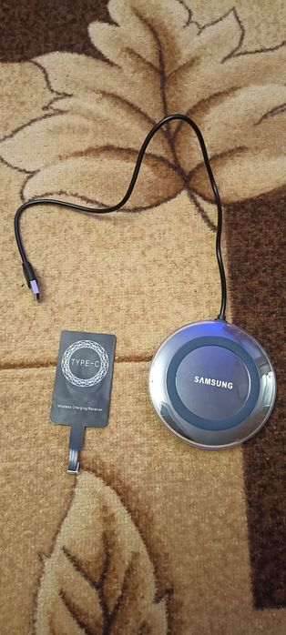 Безпроводне зарядне.