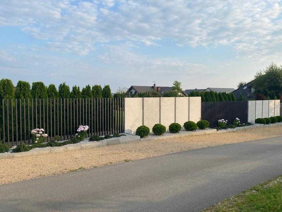 ogrodzenie grzebieniowe aluminiowe pionowe profile  mur betonowy L