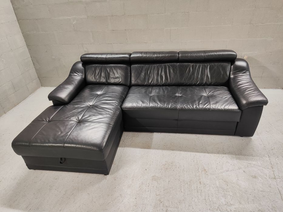 Диван шкіряний, розкладний.