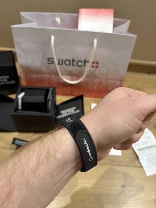 omega swatch moonswatch snoopy