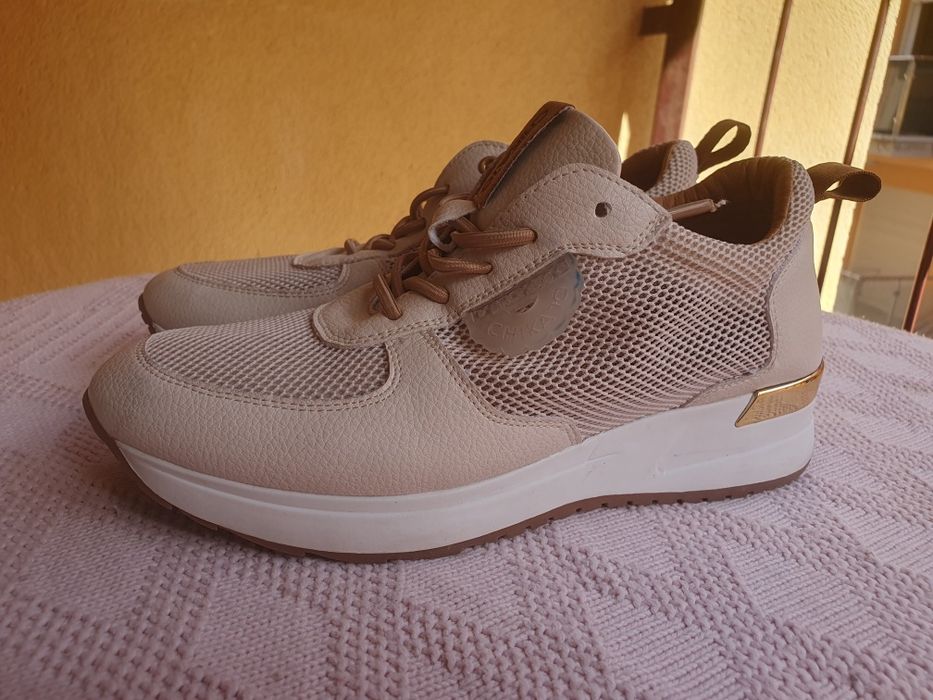 Жіночі літні кросівки, розмір 37.