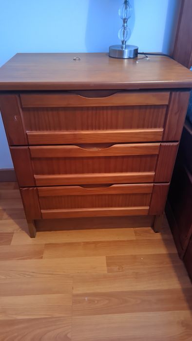 Cama casal com 2 gavetões grandes