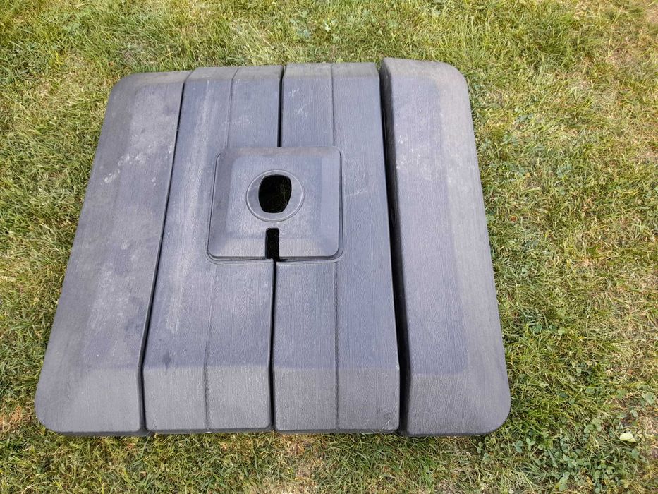 Duży stojak pod parasol