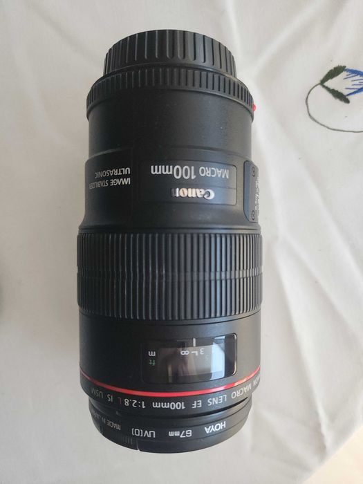 Canon EF 100mm f/2.8L Macro IS USM + Canon Tripod Mount Ring D