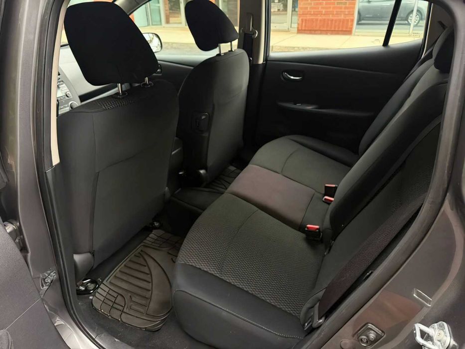 Nissan LEAF      2015
