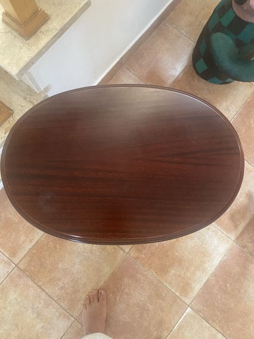 Mesa de apoio em madeira castanha