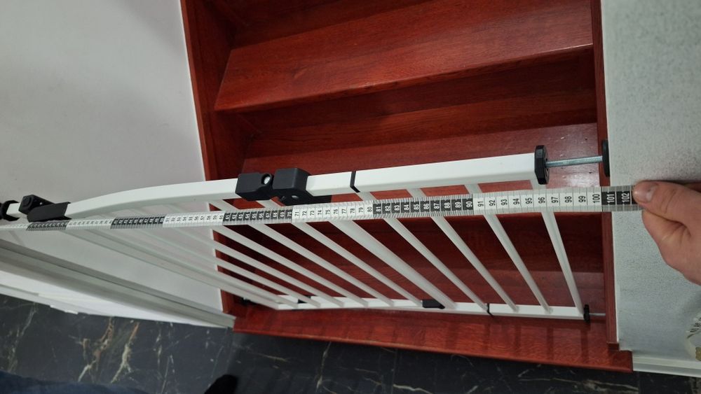 Bramka rozporowa na schody regulowana