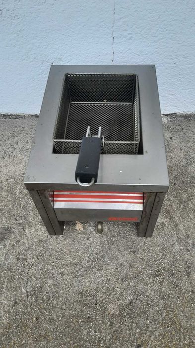 Fritadeira trifásica indutrial - avariada para peças