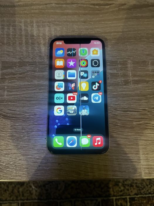 11 айфон 64гб.