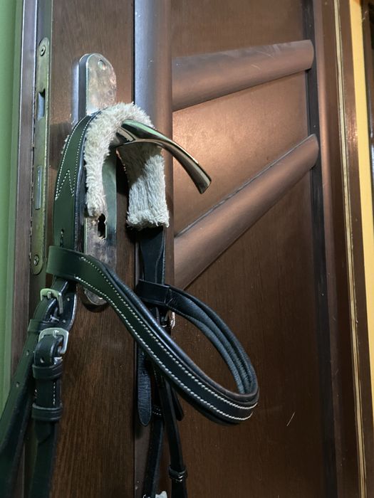 Oglowie z futerkiem pony qhp czarne
