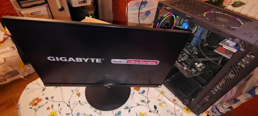Komputer stacjonarny + monitor 21.5"