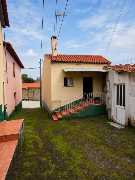 2 Moradias (T1 + T2) com Quintal