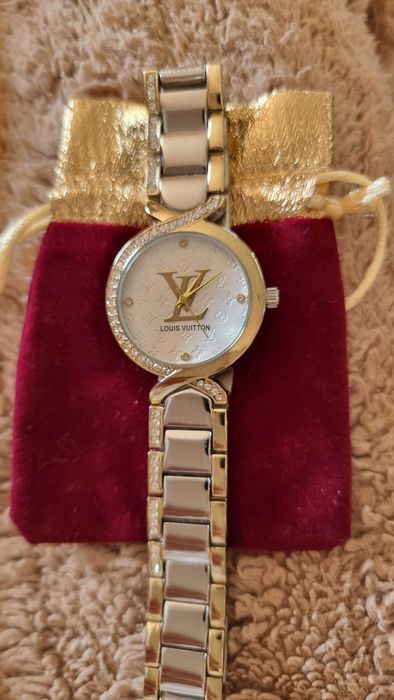 Relógio Loius Vuitton com brilhantes cravados