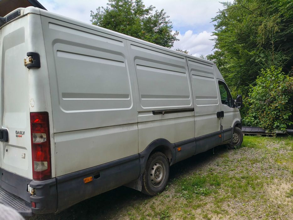Bus Iveco daily 2,3.  Z klimą