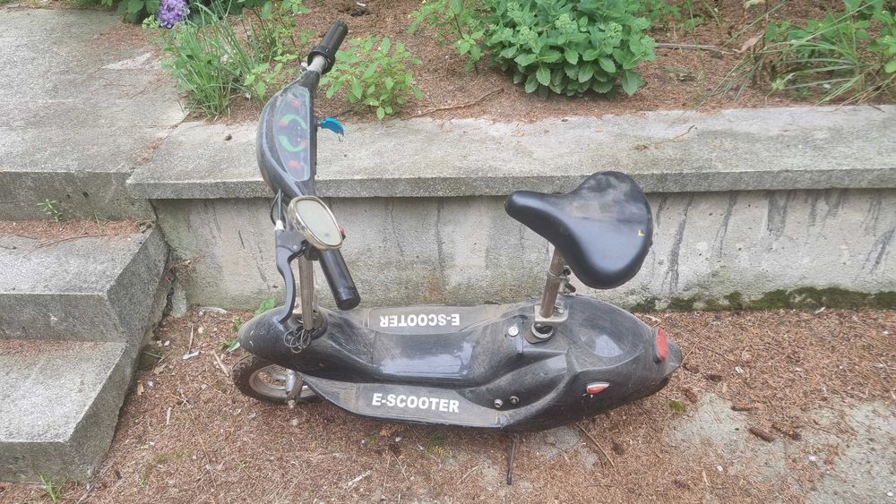 Skuter elektryczny 24V 250W z siedzeniem – do naprawy