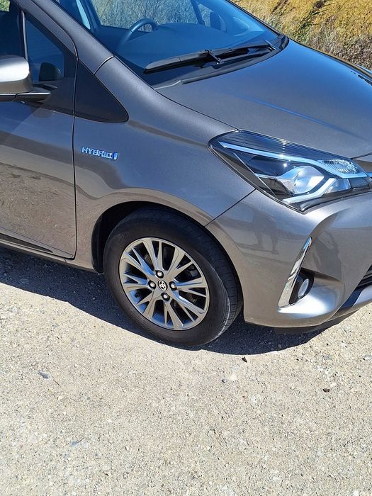Toyota Yaris Hybrid — photo 4