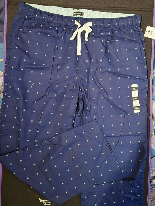 Calças da pijama novas a estrear xl xxl
Vários cores 
Elástico na cint