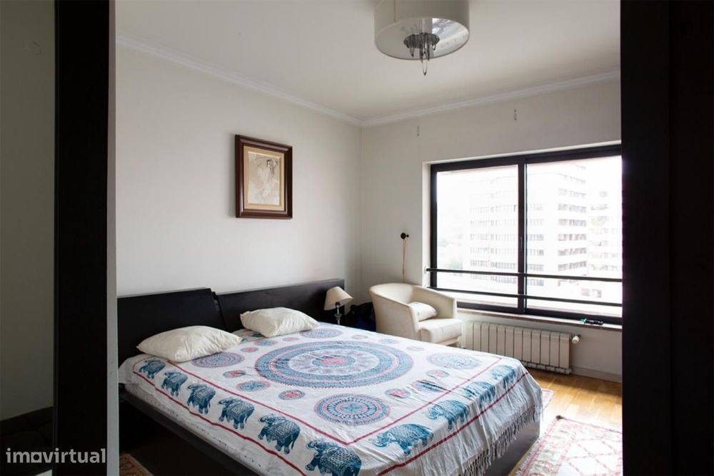 Quarto - localizado em Sete Rios Lisbon