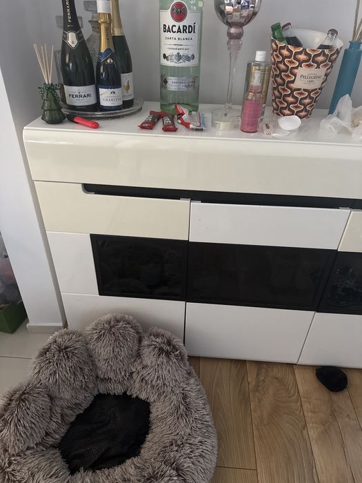 Komoda polyskujaca piekna