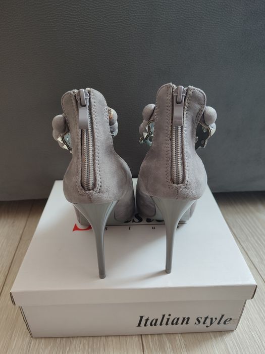 Szare wysokie szpilki 36