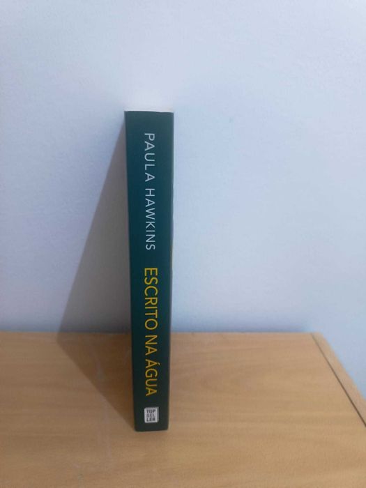 Escrito na Água de Paula Hawkins