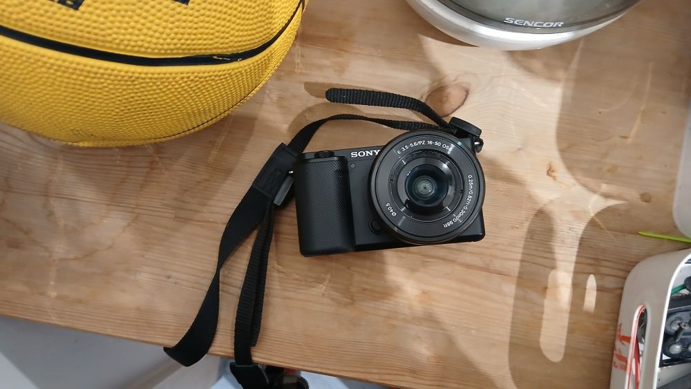 Sony ZV-E10 + Sony 16-50 mm